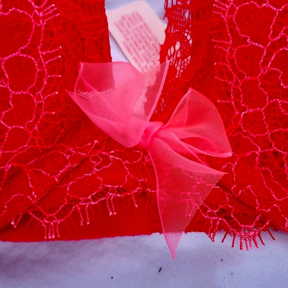 Victoria's Secret Dream Angel's Women's Red Lace Push-up Bra - Picture 4 of 7